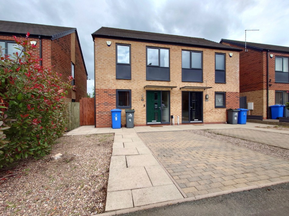 2 bedroom Semi-Detached House For Sale