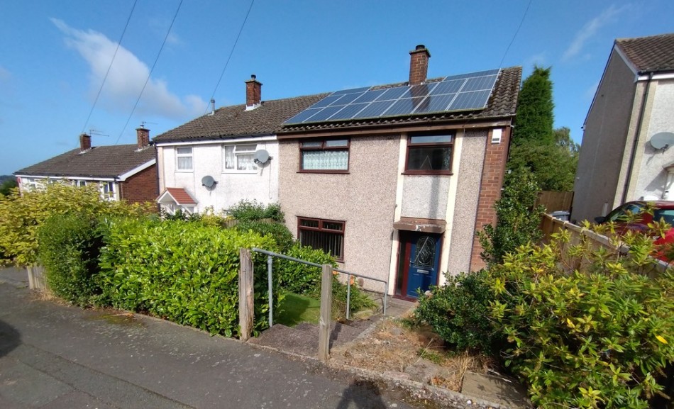 3 bedroom Semi-Detached House SSTC