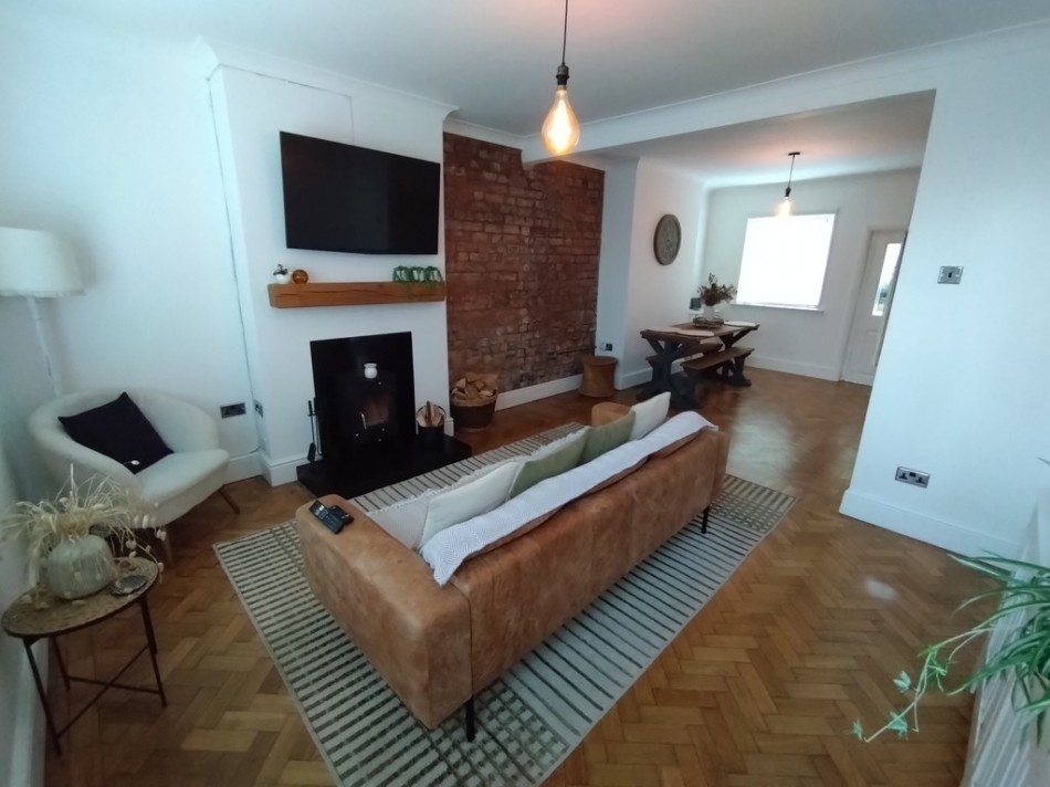 2 bedroom Semi-Detached House SSTC
