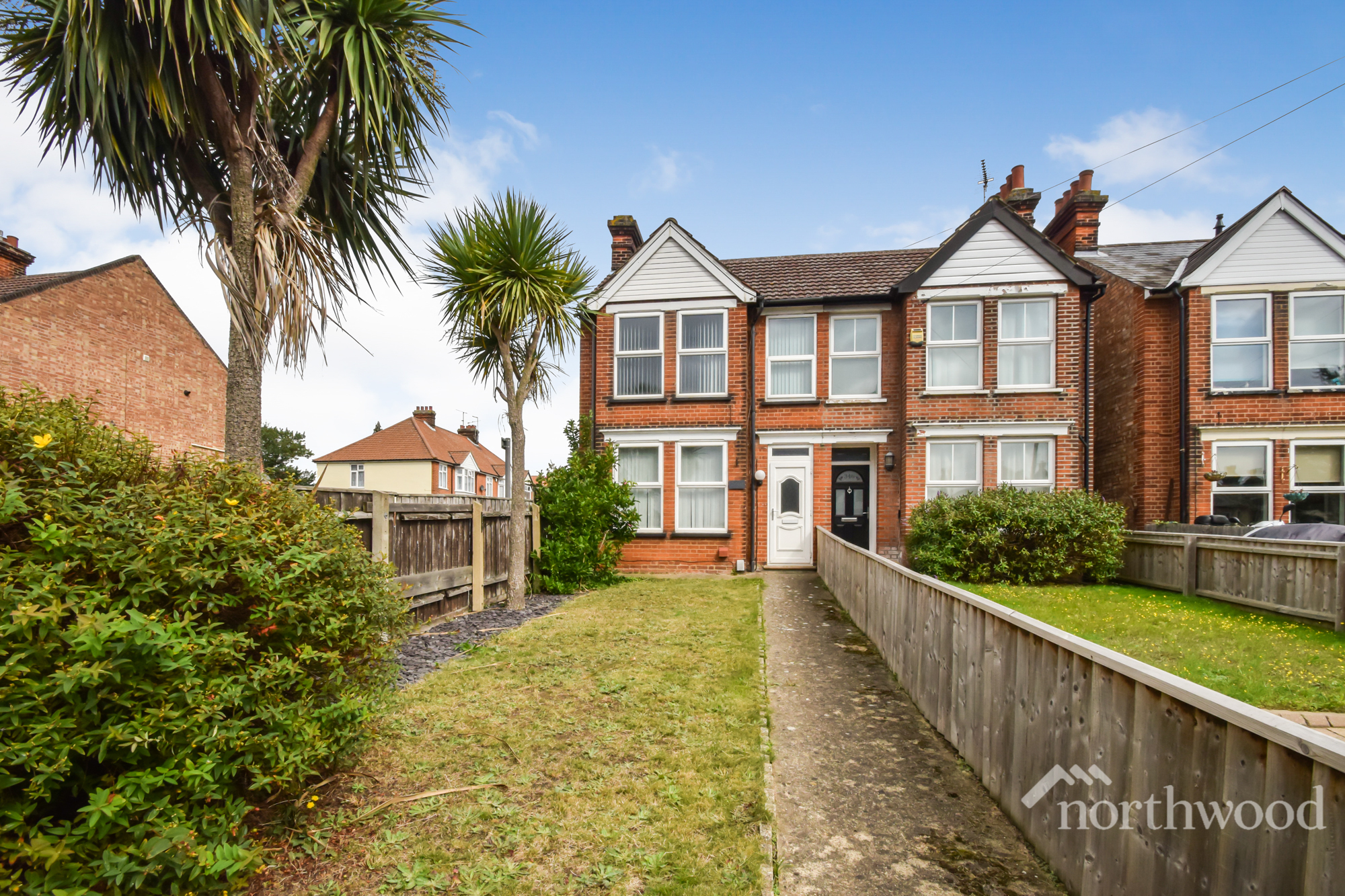 3 bedroom Semi-Detached House SSTC