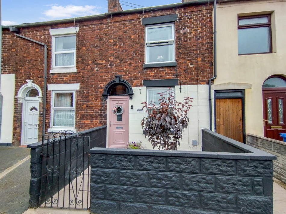 2 bedroom Terraced House SSTC