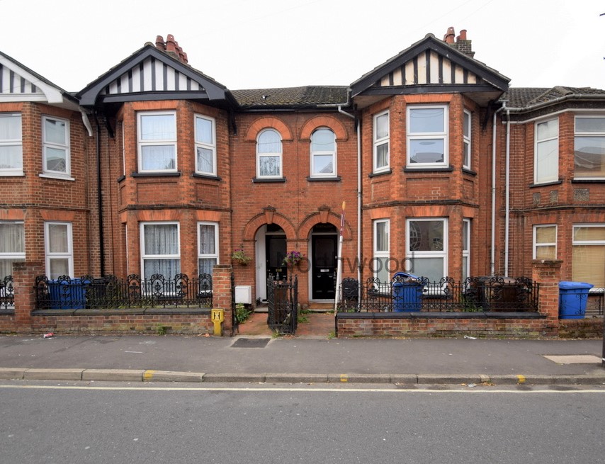 1 bedroom  Let agreed