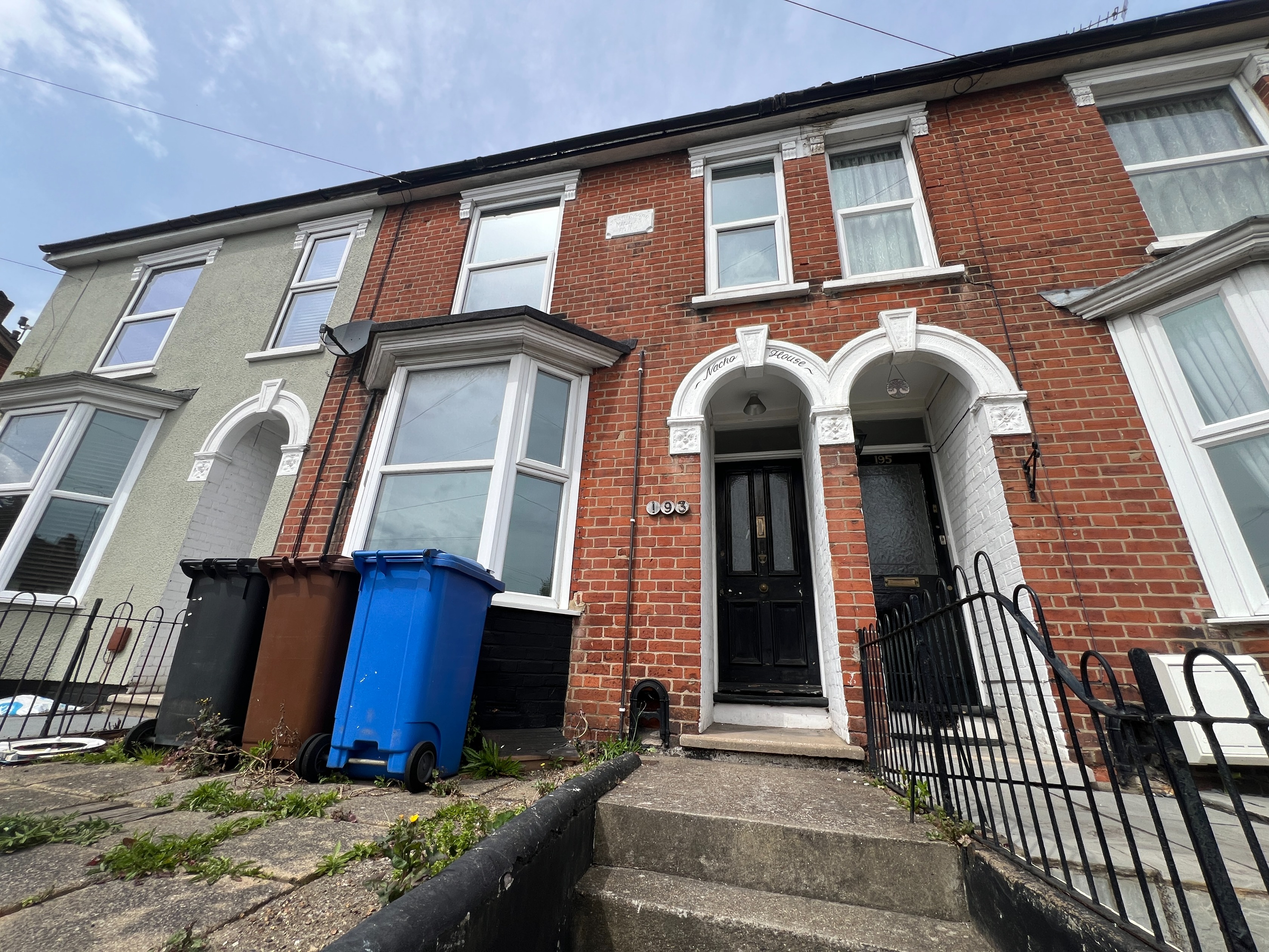 2 bedroom Terraced House Let agreed