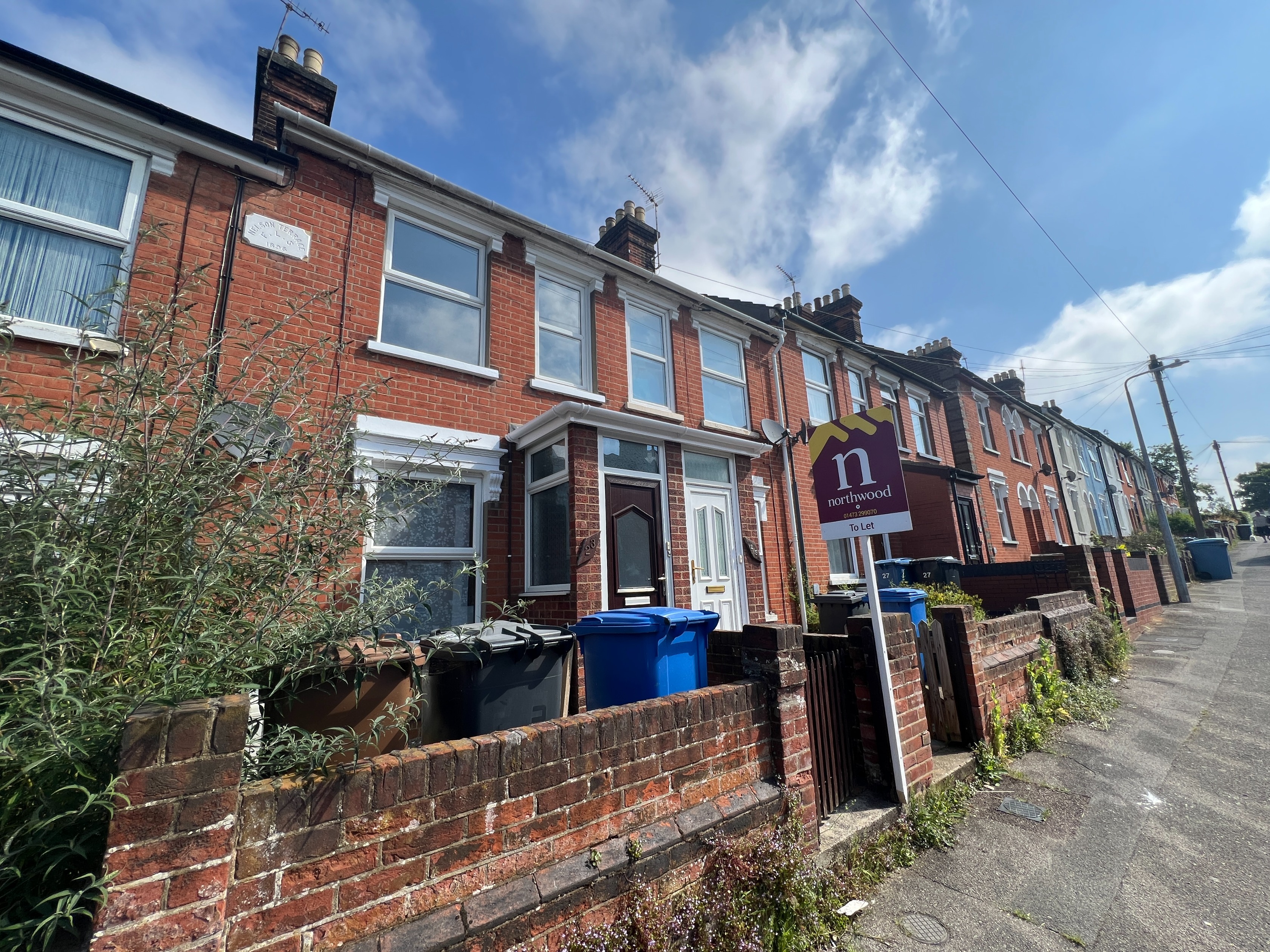3 bedroom Terraced House To Let