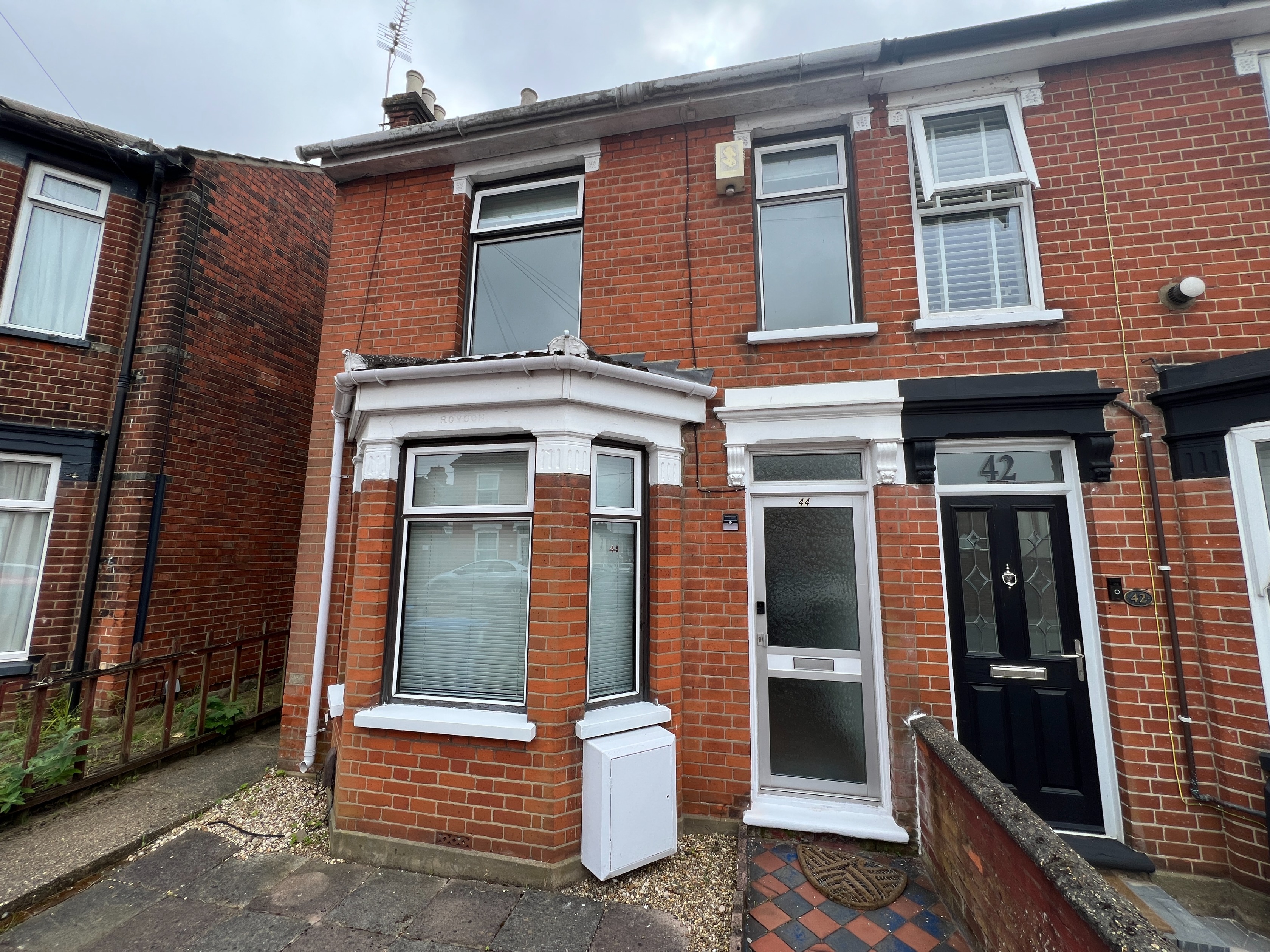 3 bedroom Semi-Detached House To Let