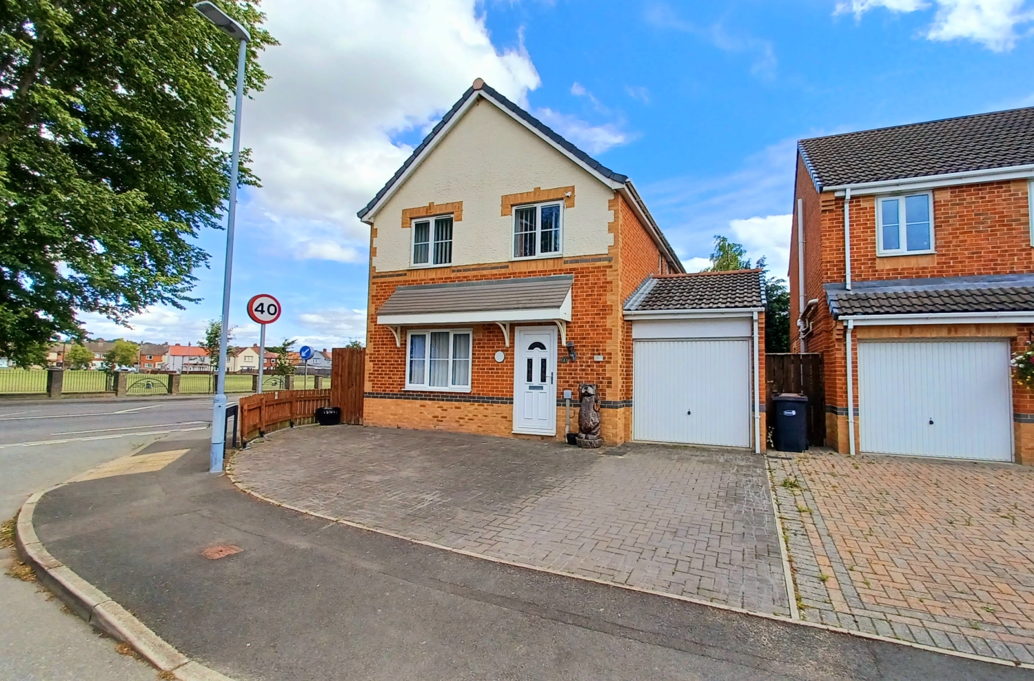 4 bedroom Detached house Under Offer