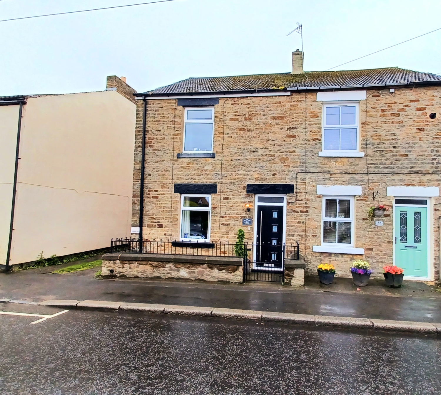 2 bedroom Terraced For Sale