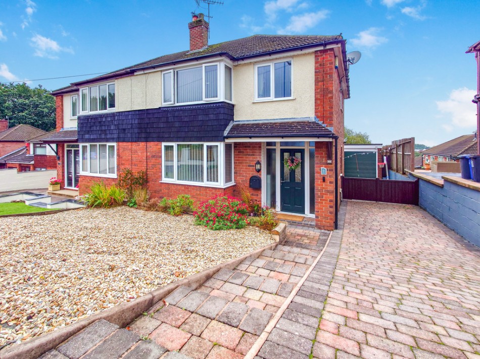 3 bedroom Semi-detached house SSTC