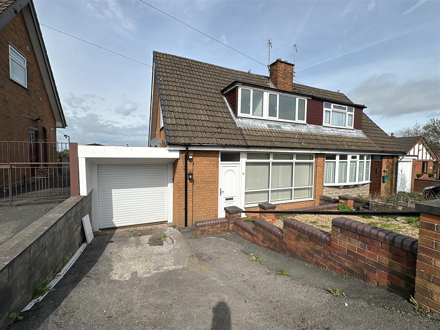 3 bedroom Semi-detached house Let
