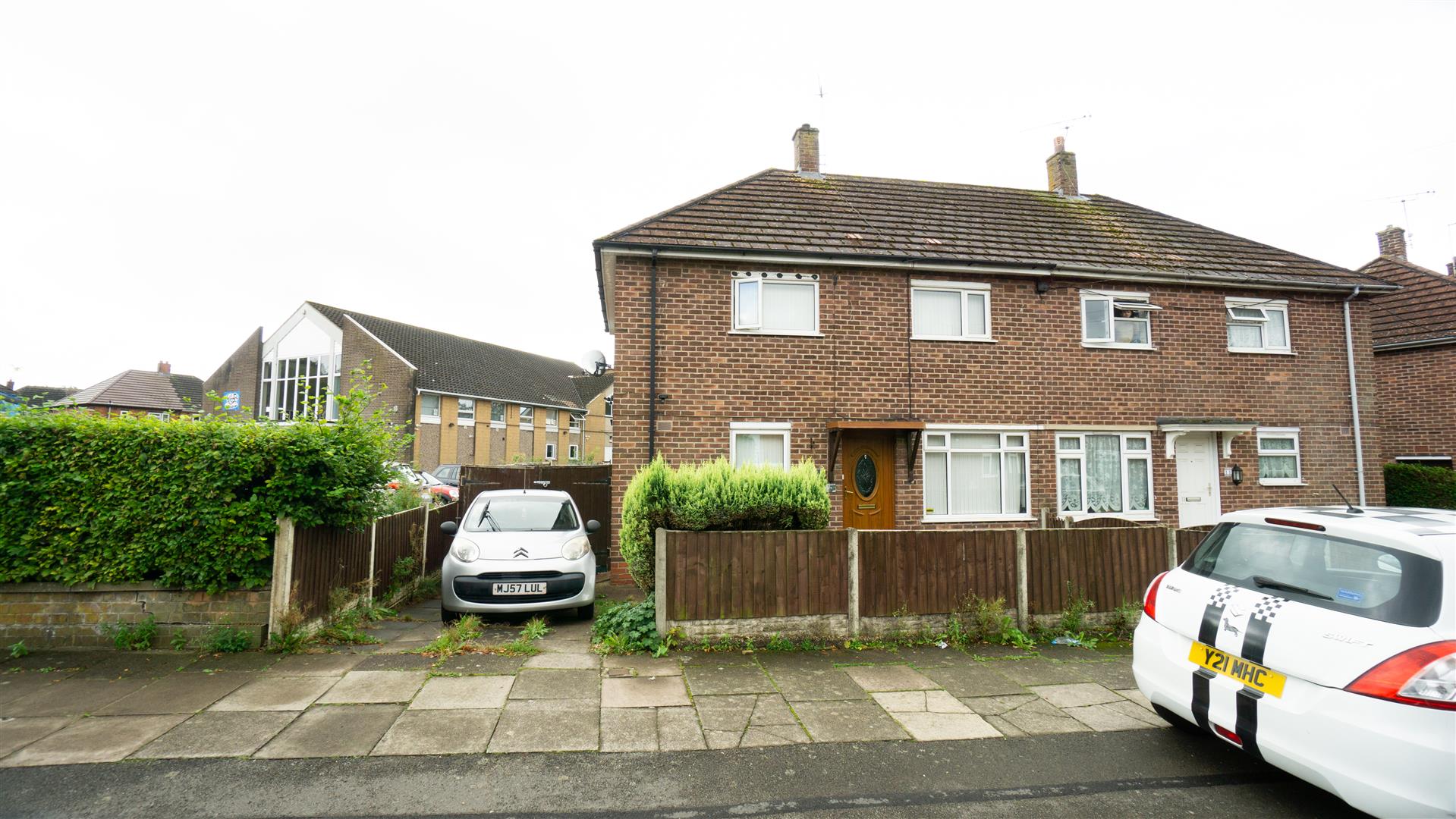 3 bedroom Semi-detached house Let