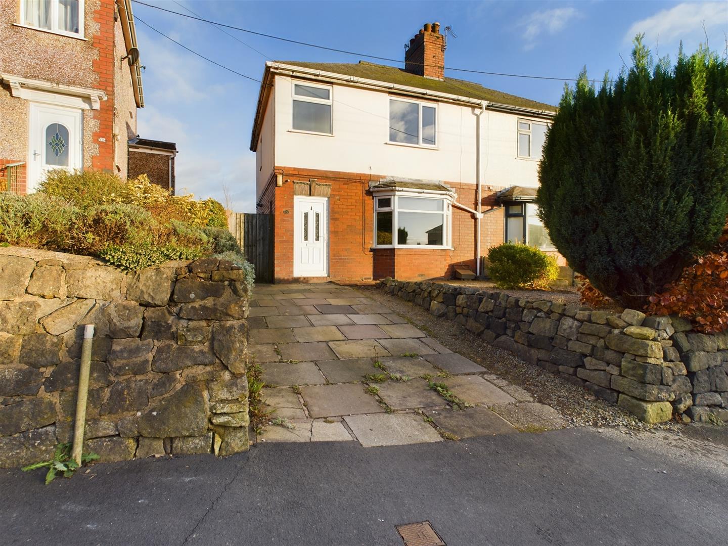 3 bedroom Semi-detached house Let
