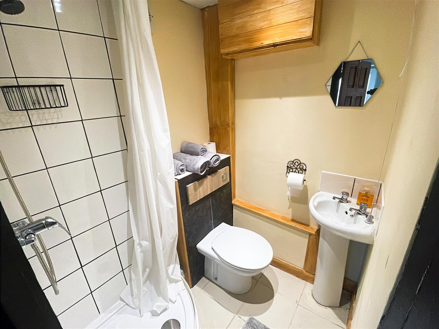 1 bedroom Apartment Let
