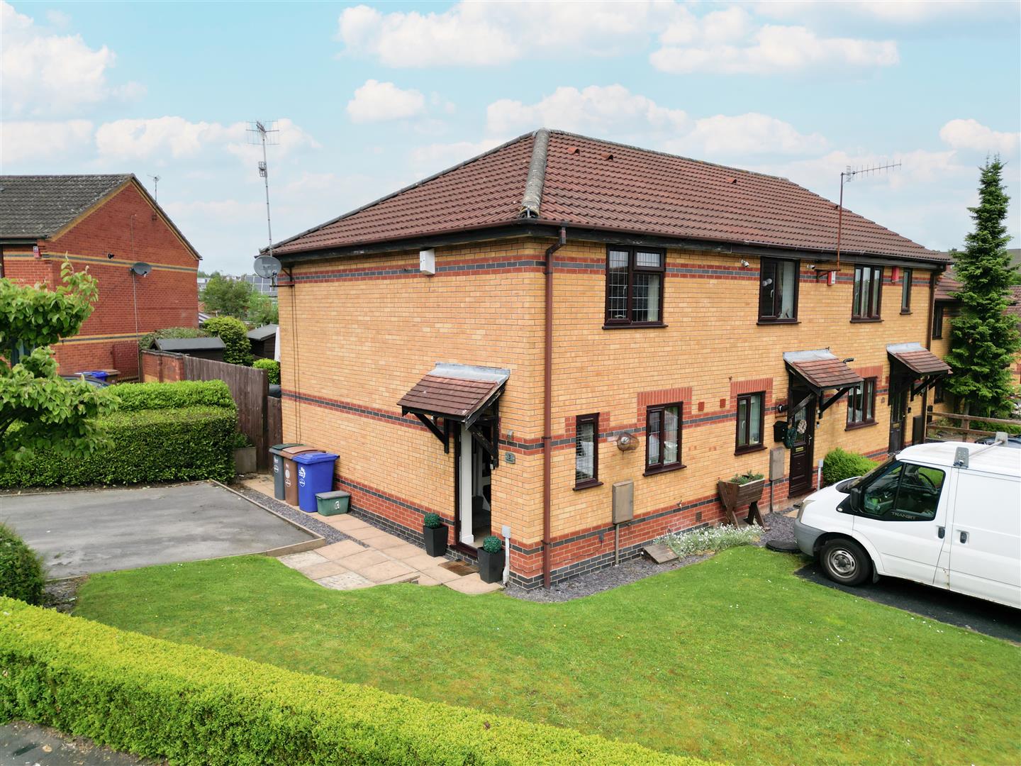 2 bedroom Semi-detached house SSTC