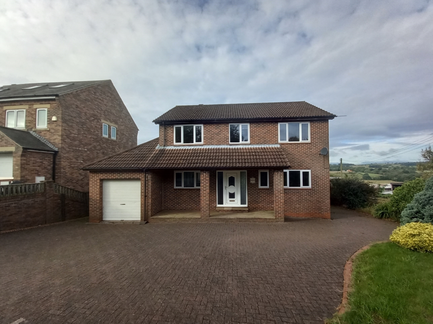 3 bedroom Detached Under Offer