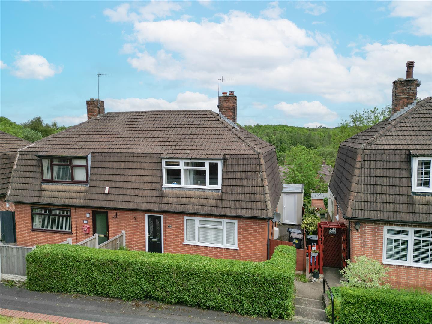 3 bedroom Semi-detached house SSTC