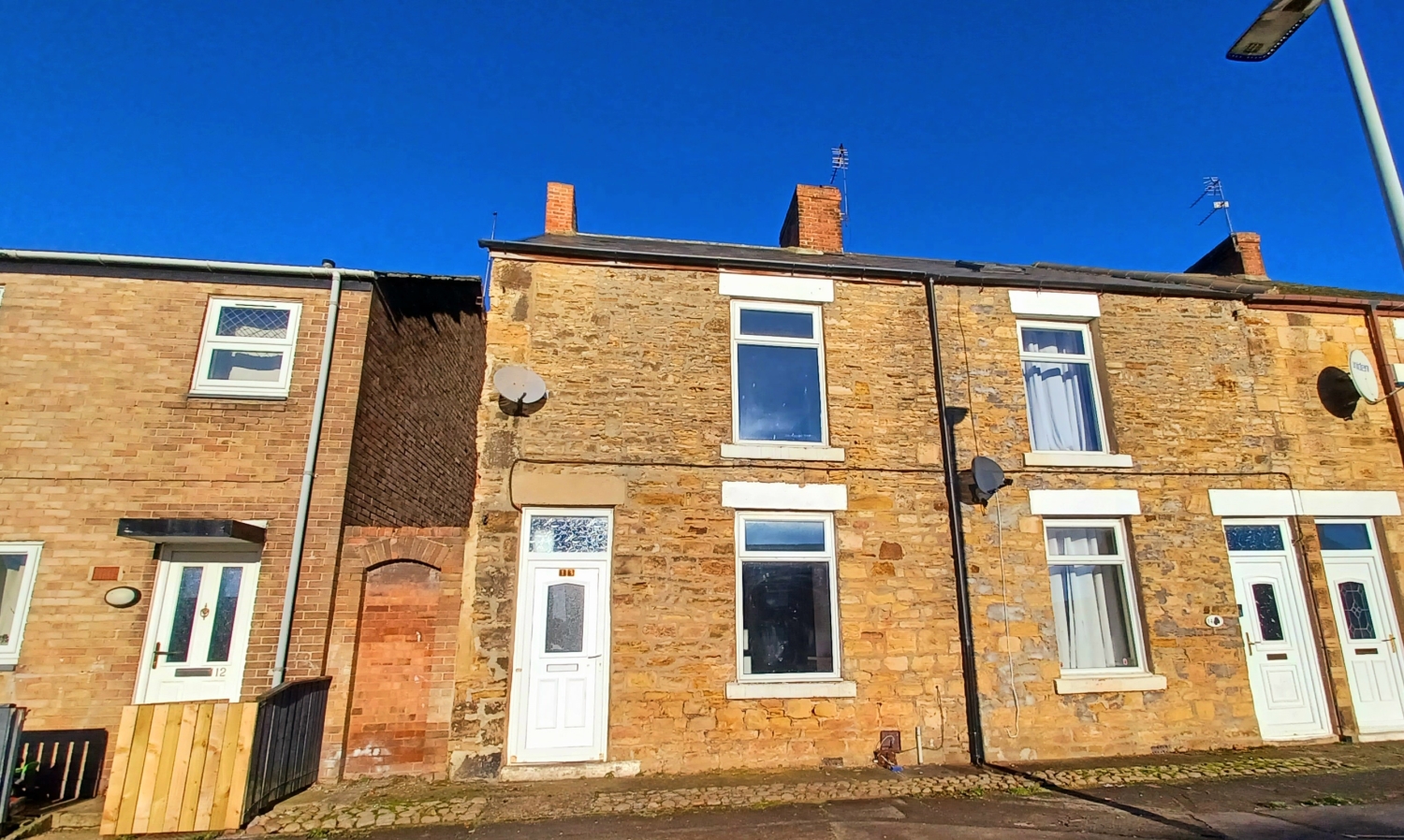 2 bedroom Terraced For Sale