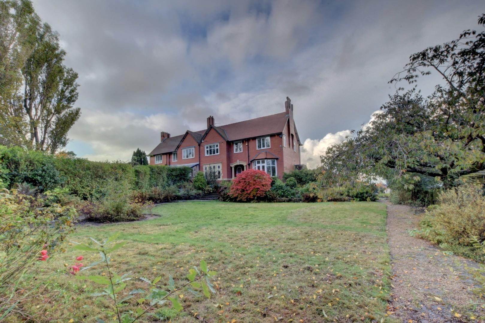 4 bedroom Semi-Detached Sold