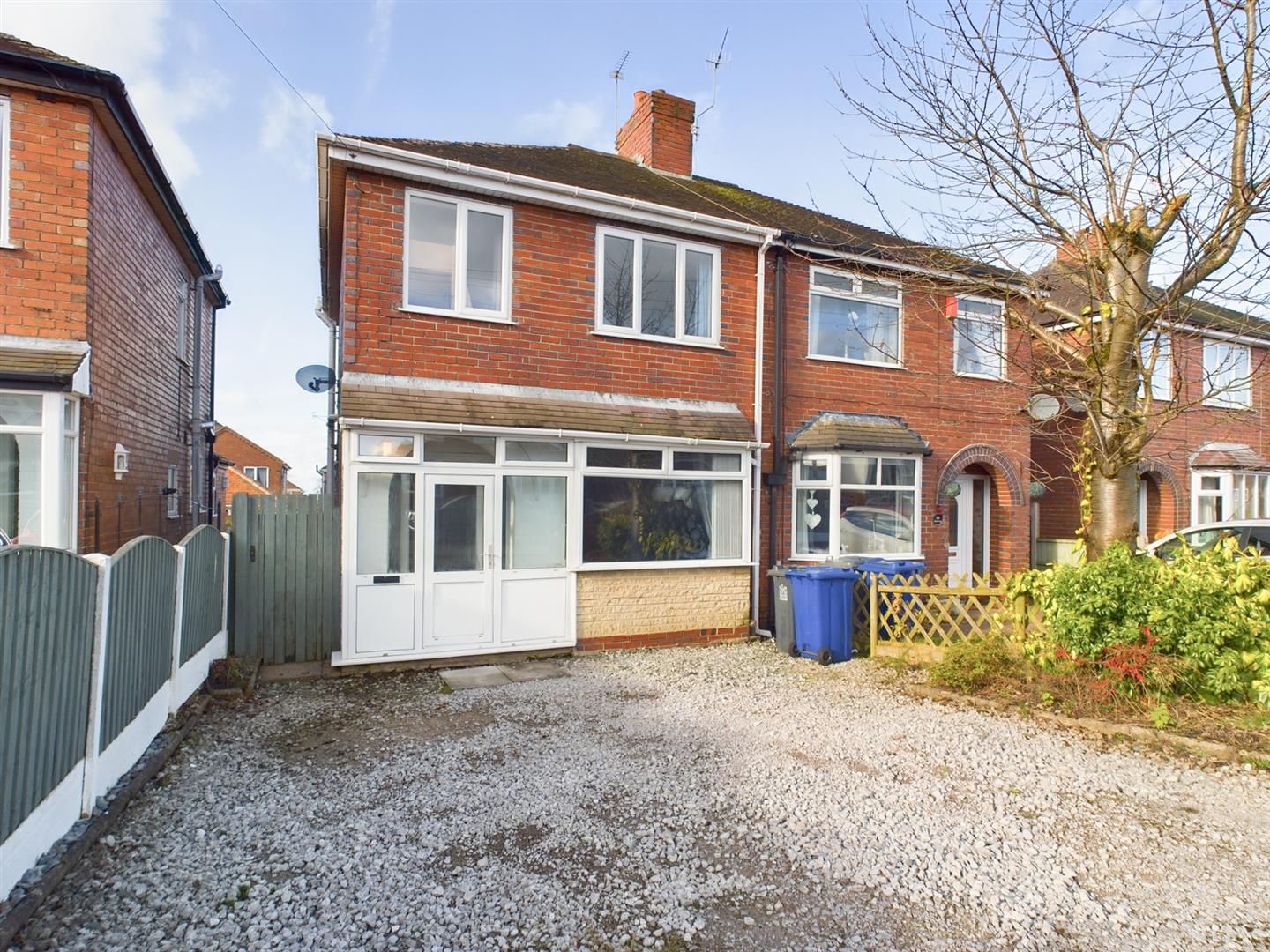 3 bedroom Semi-detached house SSTC
