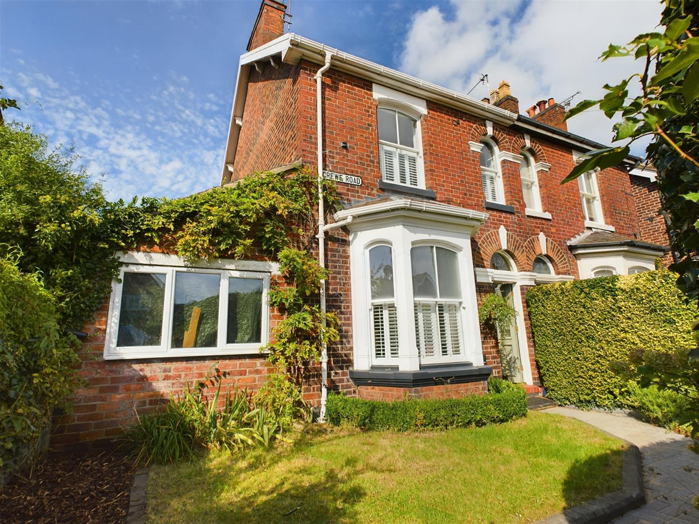 3 bedroom Semi-detached house Sold