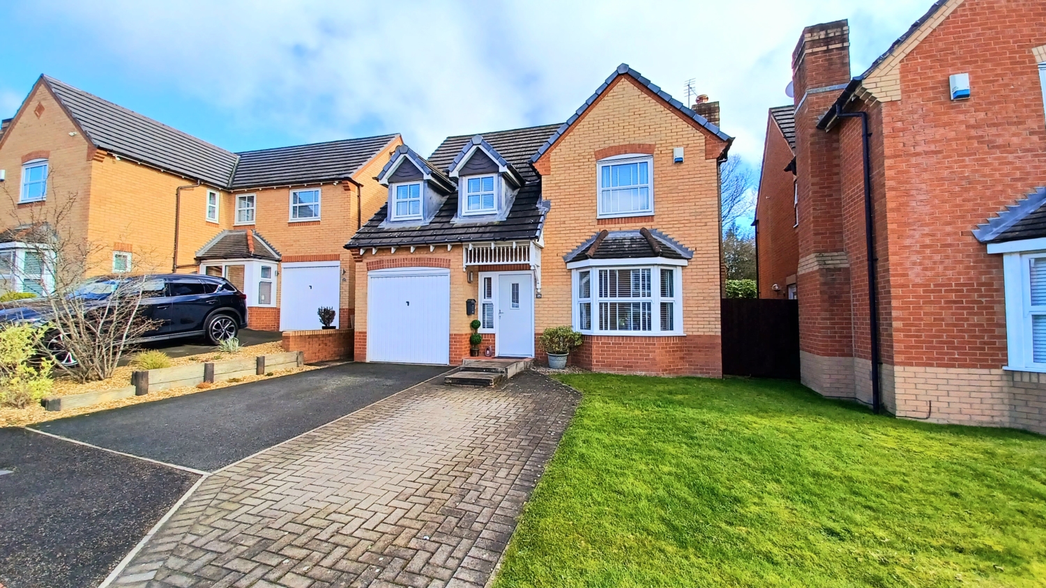 4 bedroom Detached house Under Offer
