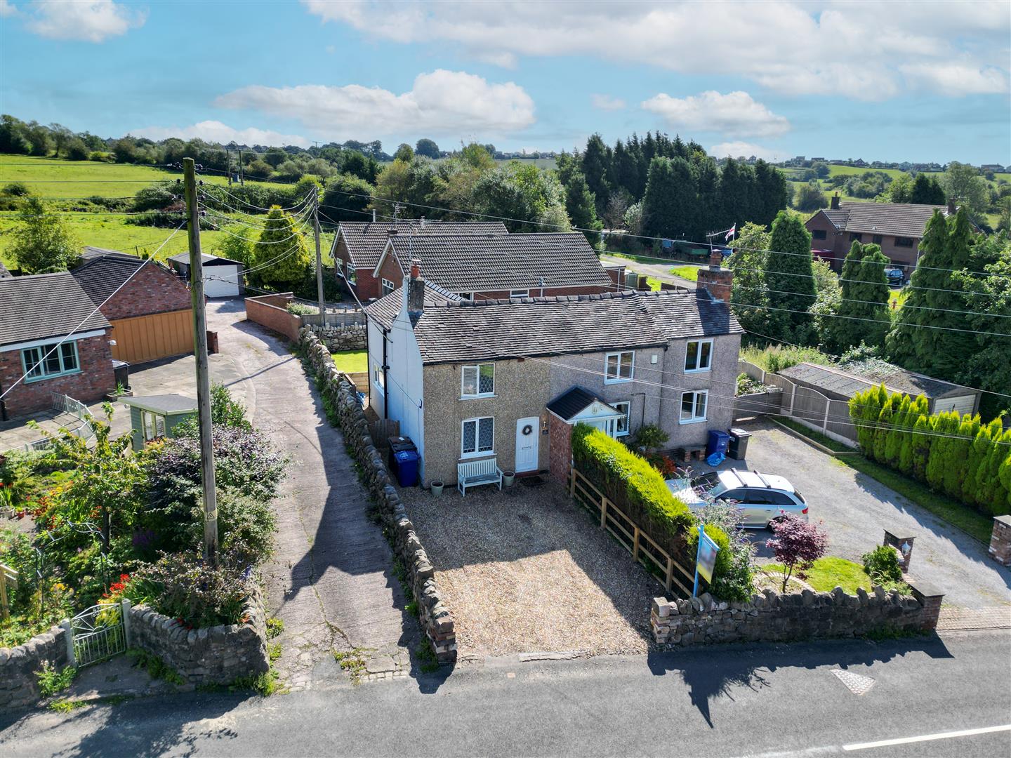 2 bedroom Semi-Detached House Sold