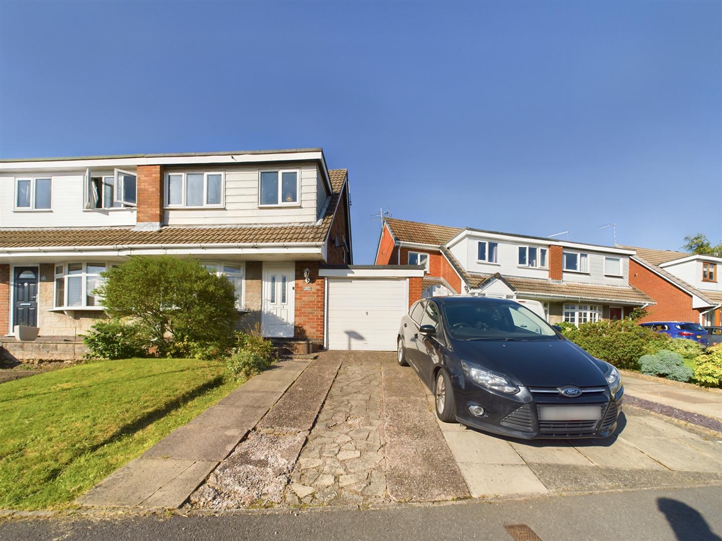 3 bedroom Semi-detached house Sold