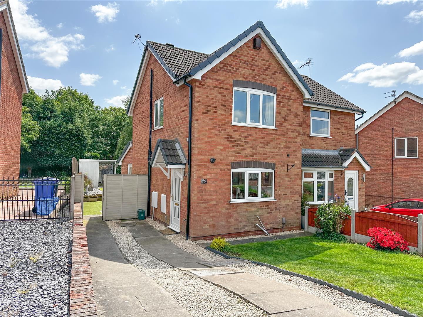 2 bedroom Semi-Detached House Sold