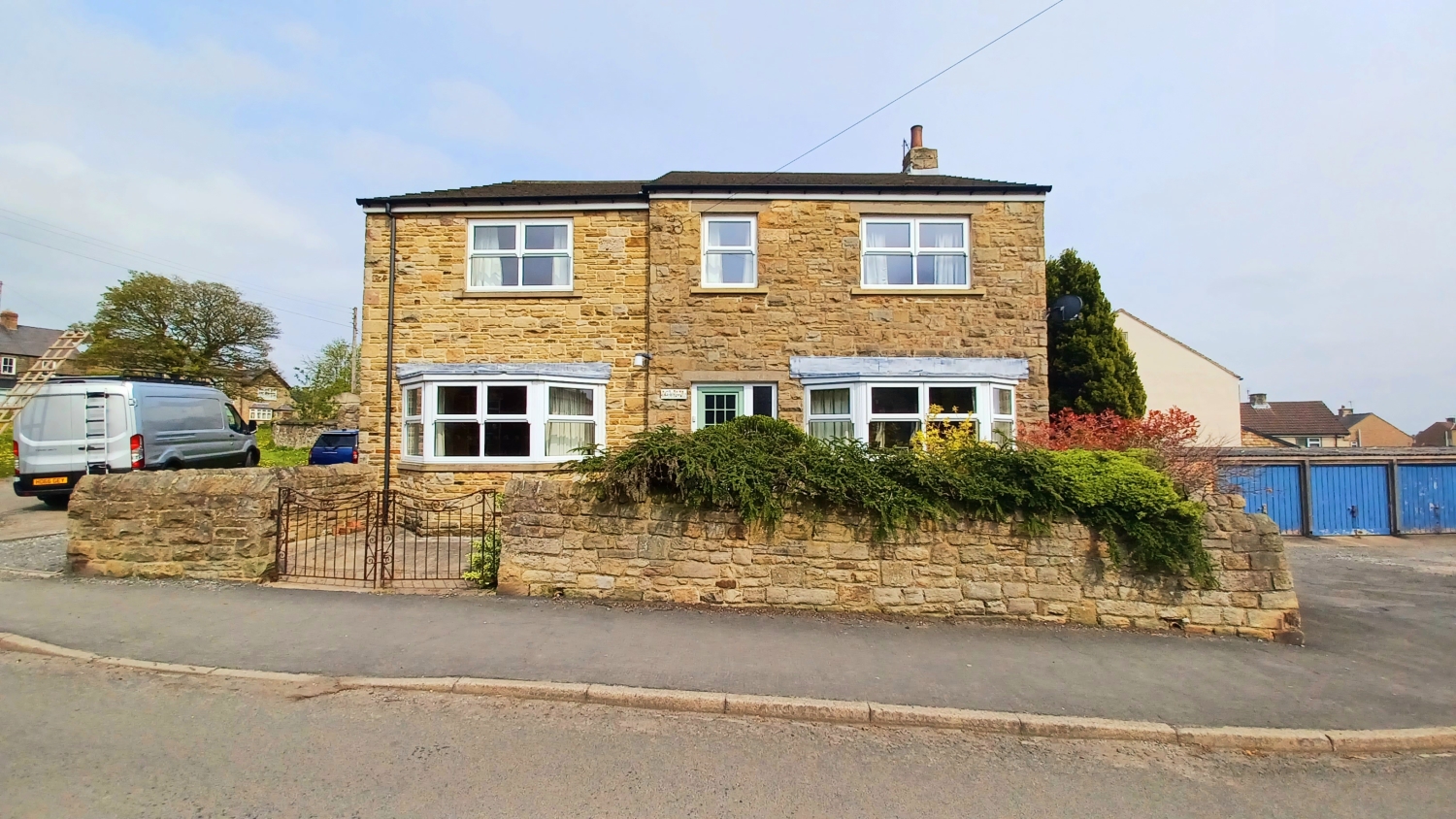 3 bedroom Detached For Sale