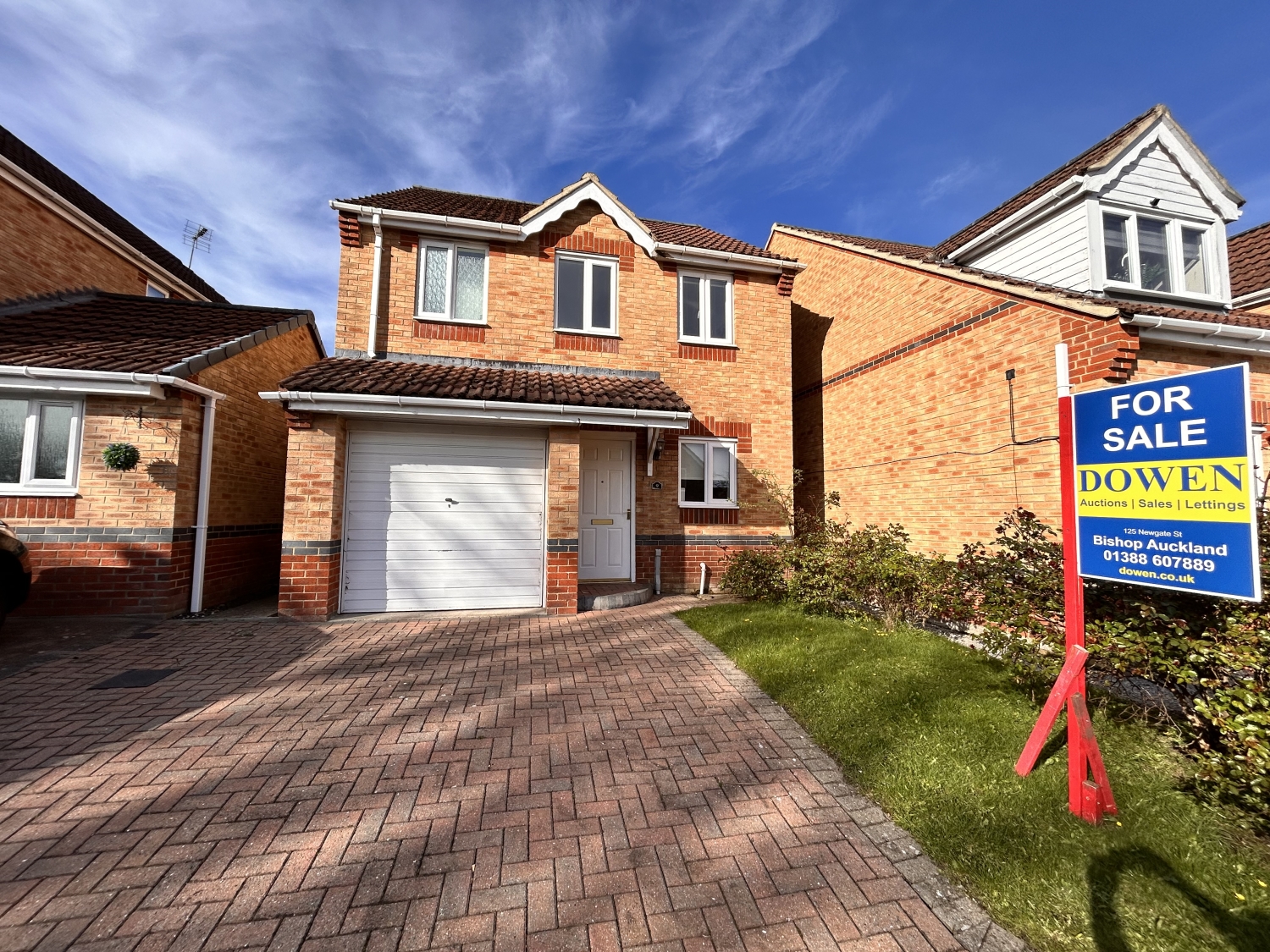 3 bedroom Detached house Under Offer