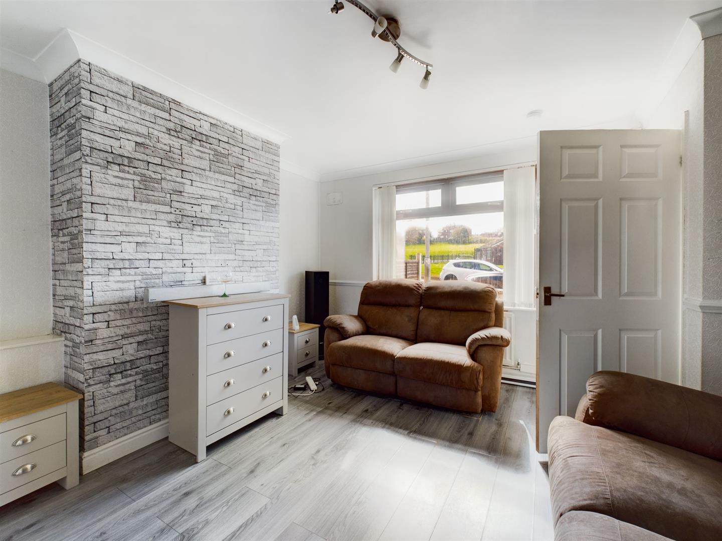 2 bedroom Semi-Detached House Let