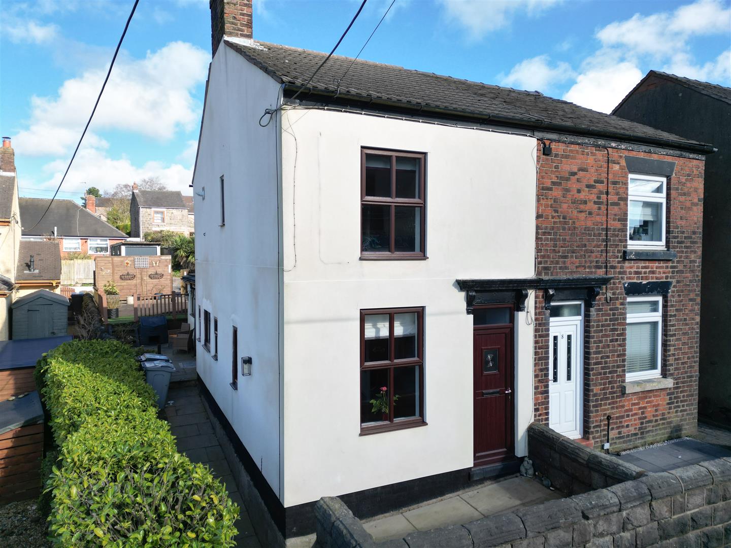 2 bedroom Semi-detached house SSTC