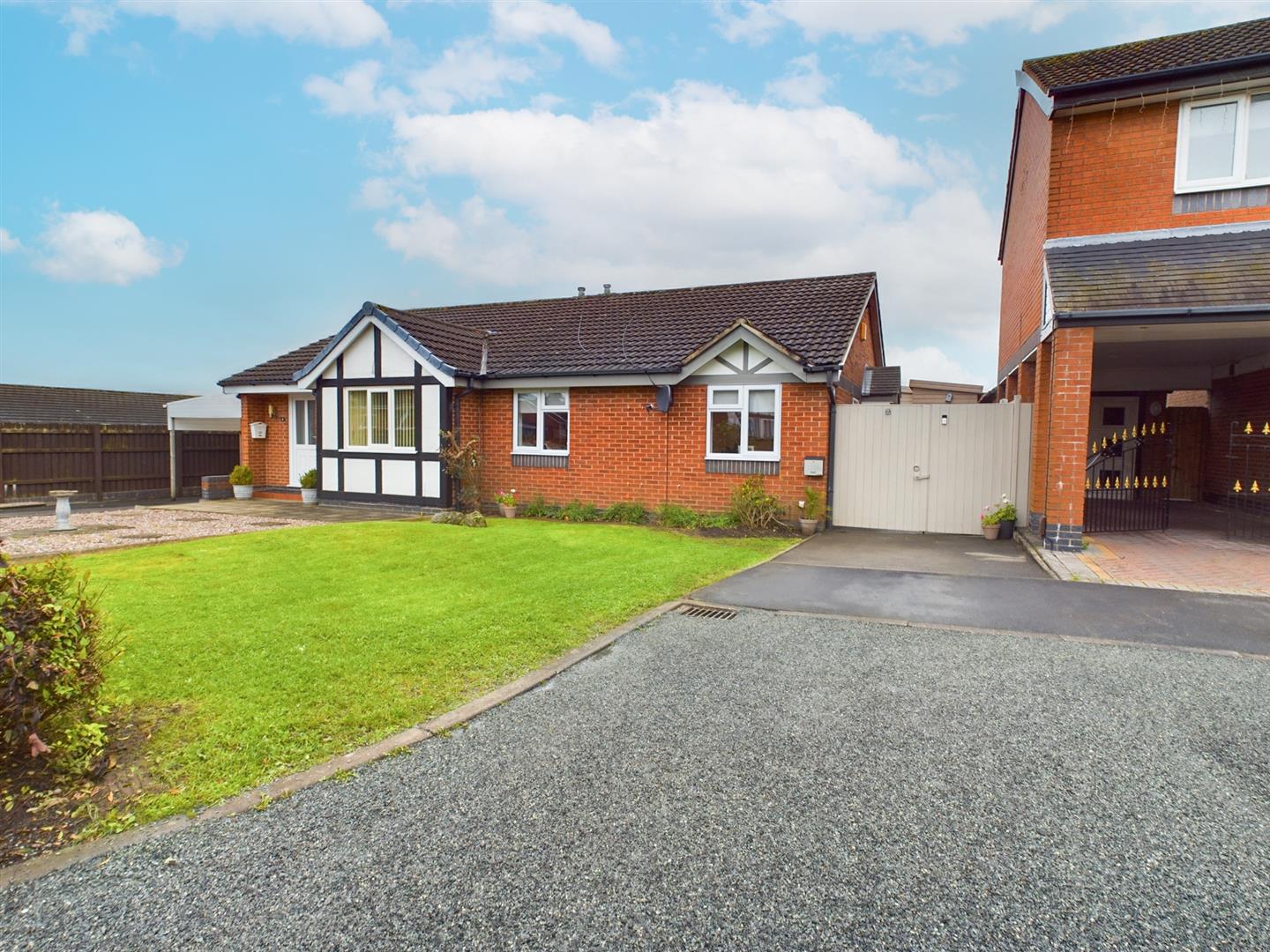 2 bedroom Semi-Detached House Sold