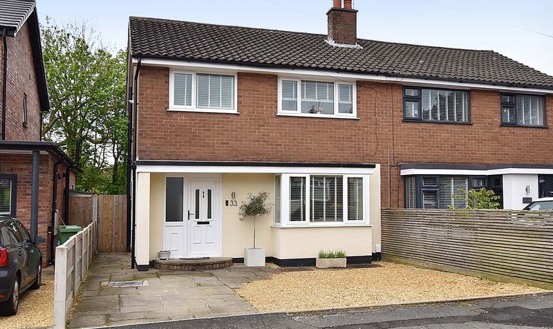 3 bedroom Semi-Detached House SSTC