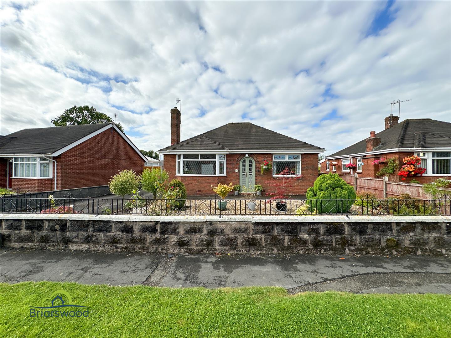 2 bedroom Detached House For Sale