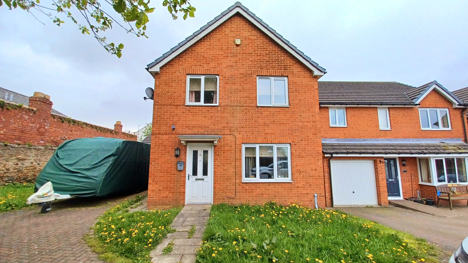 4 bedroom Detached house Under Offer