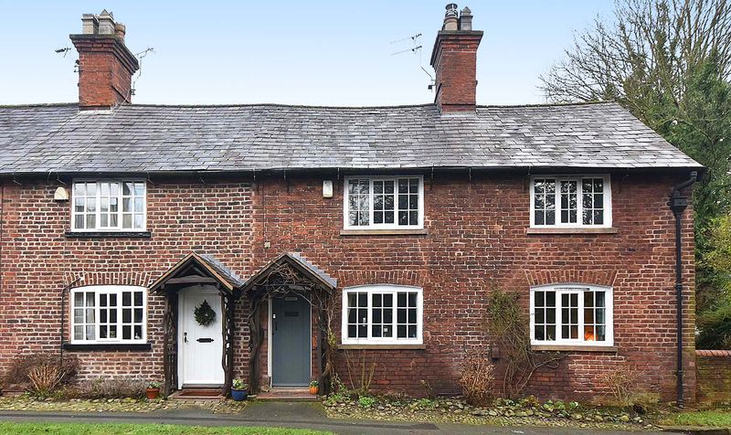 2 bedroom Terraced House SSTC