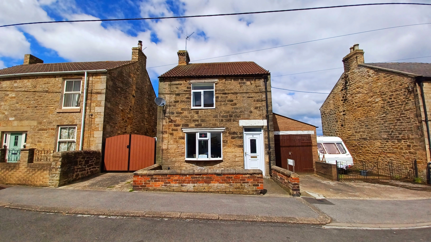 2 bedroom Detached For Sale