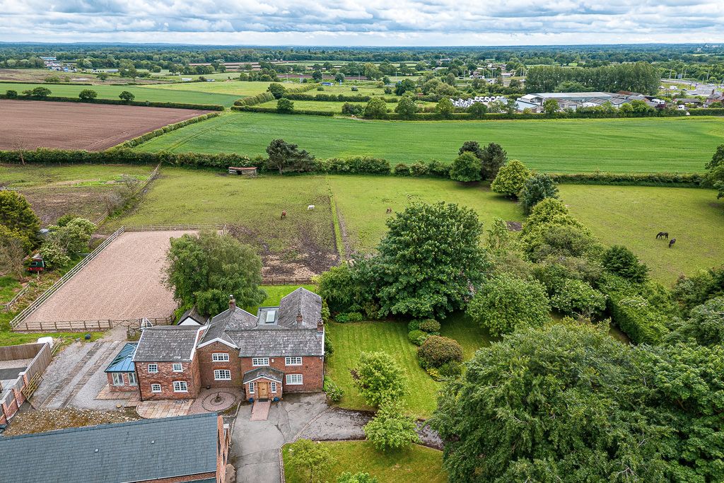 6 bedroom  For Sale