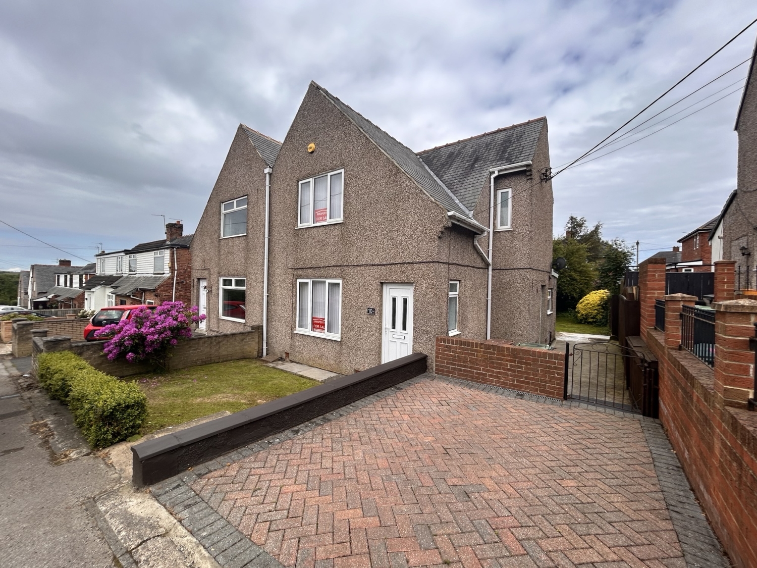 3 bedroom Semi-Detached Under Offer