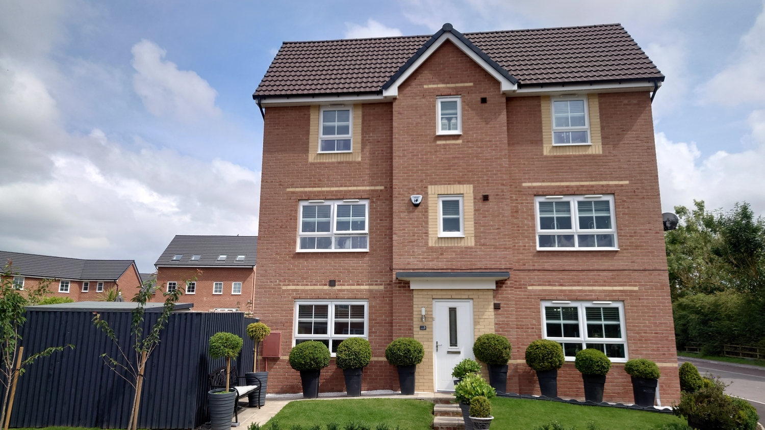3 bedroom Semi-Detached For Sale