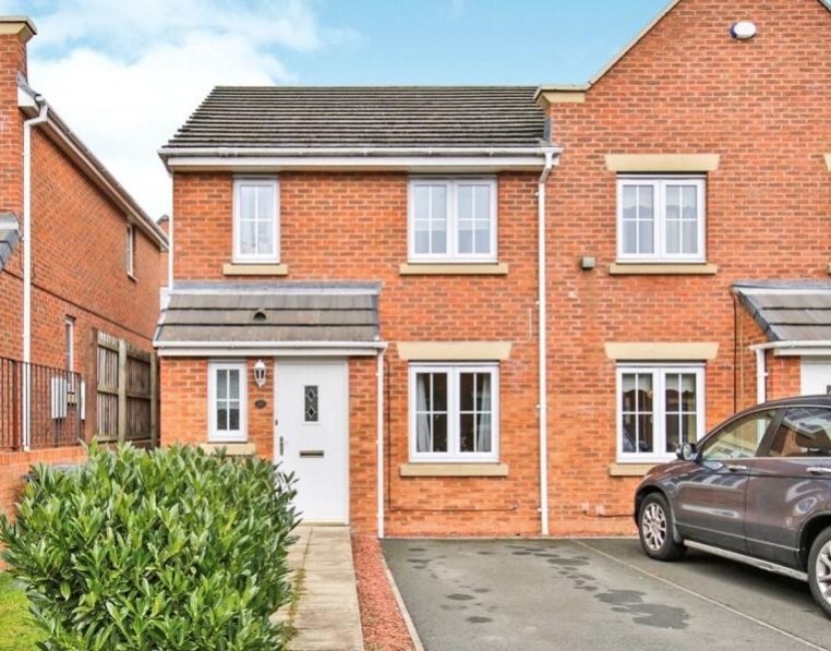 3 bedroom Semi-Detached For Sale