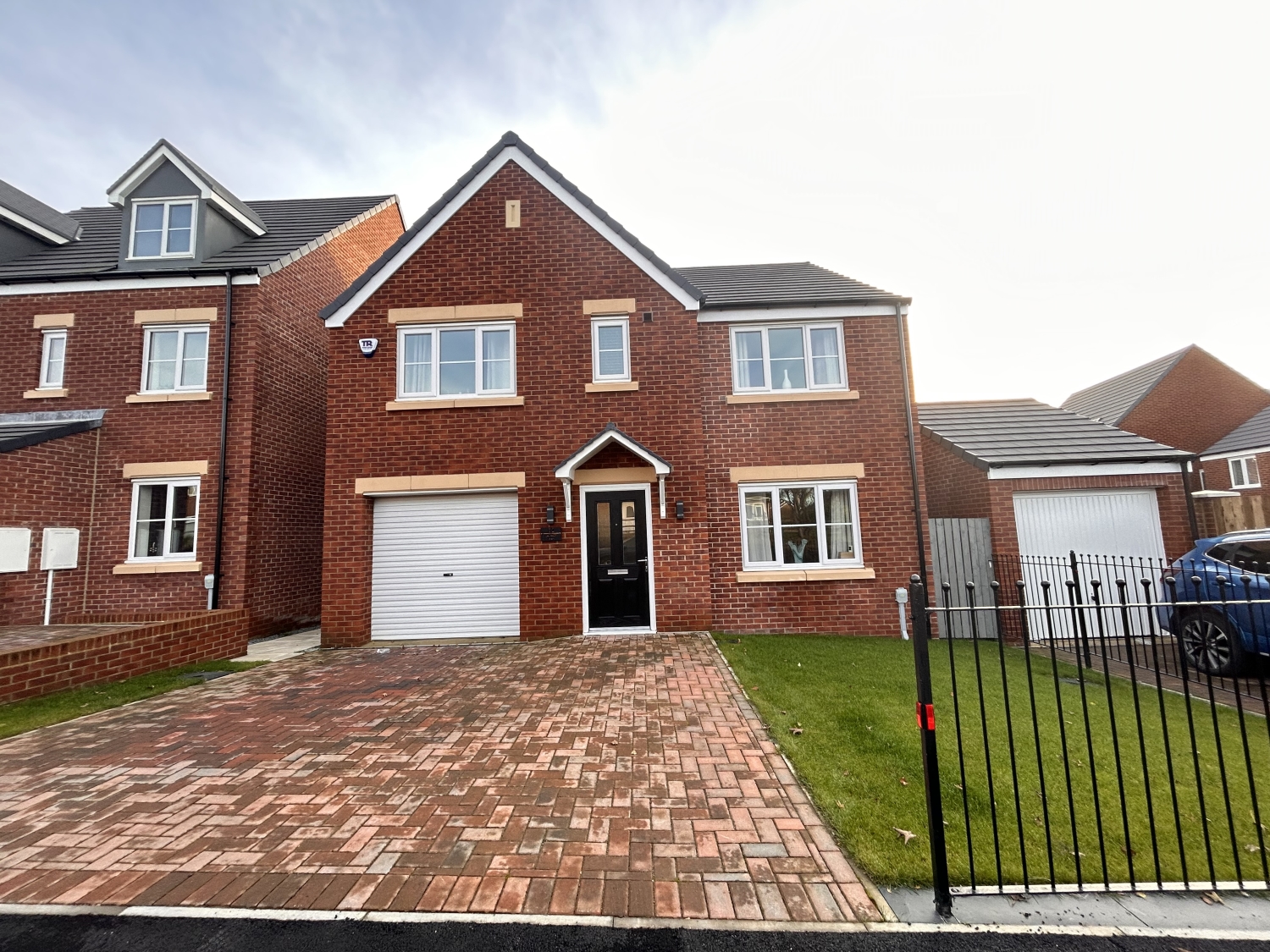 5 bedroom Detached Under Offer