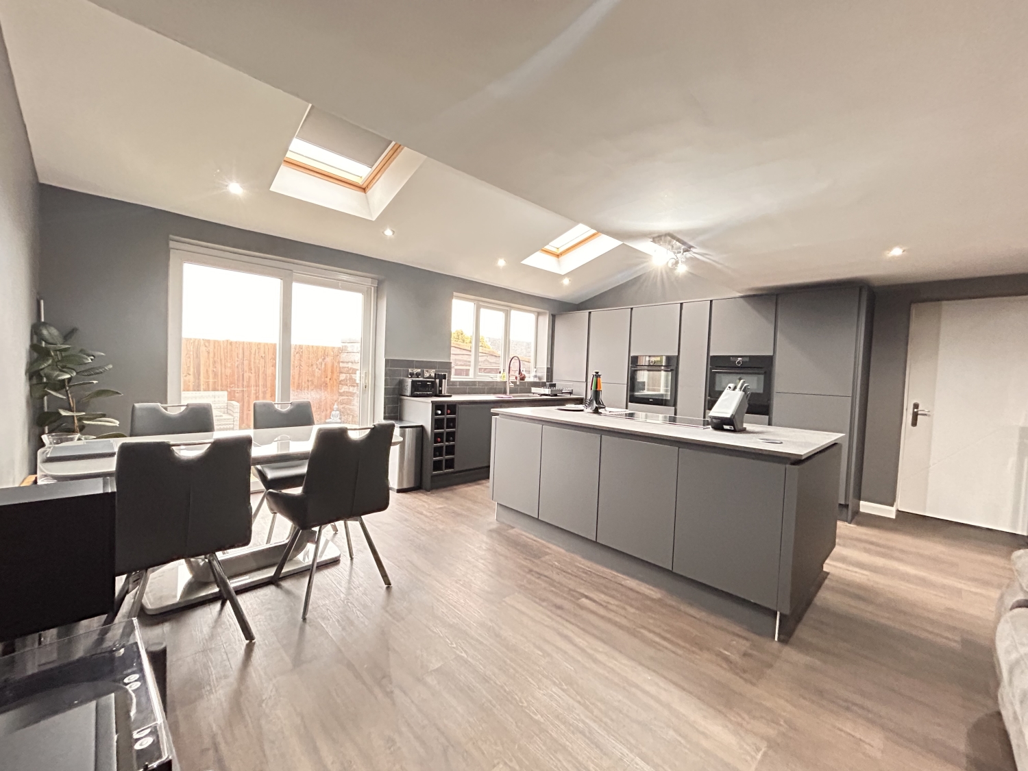 3 bedroom Semi-Detached Under Offer