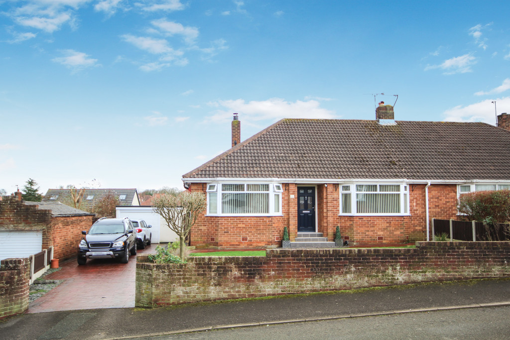 3 bedroom Semi-detached house Sold
