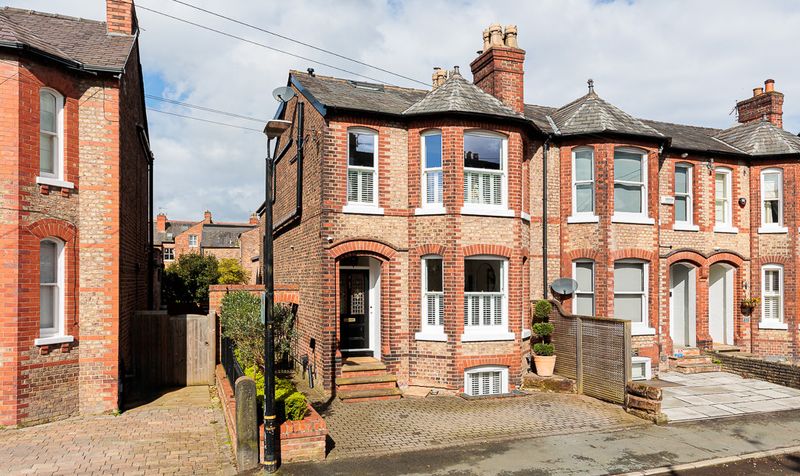 5 bedroom Terraced House SSTC