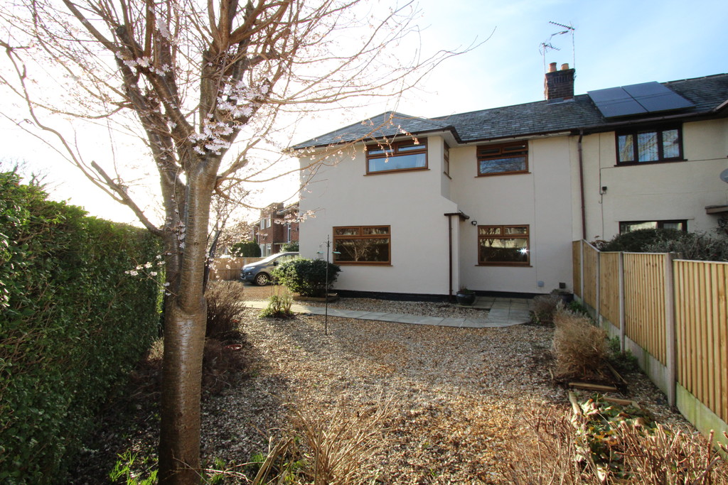3 bedroom Semi-Detached House Sold