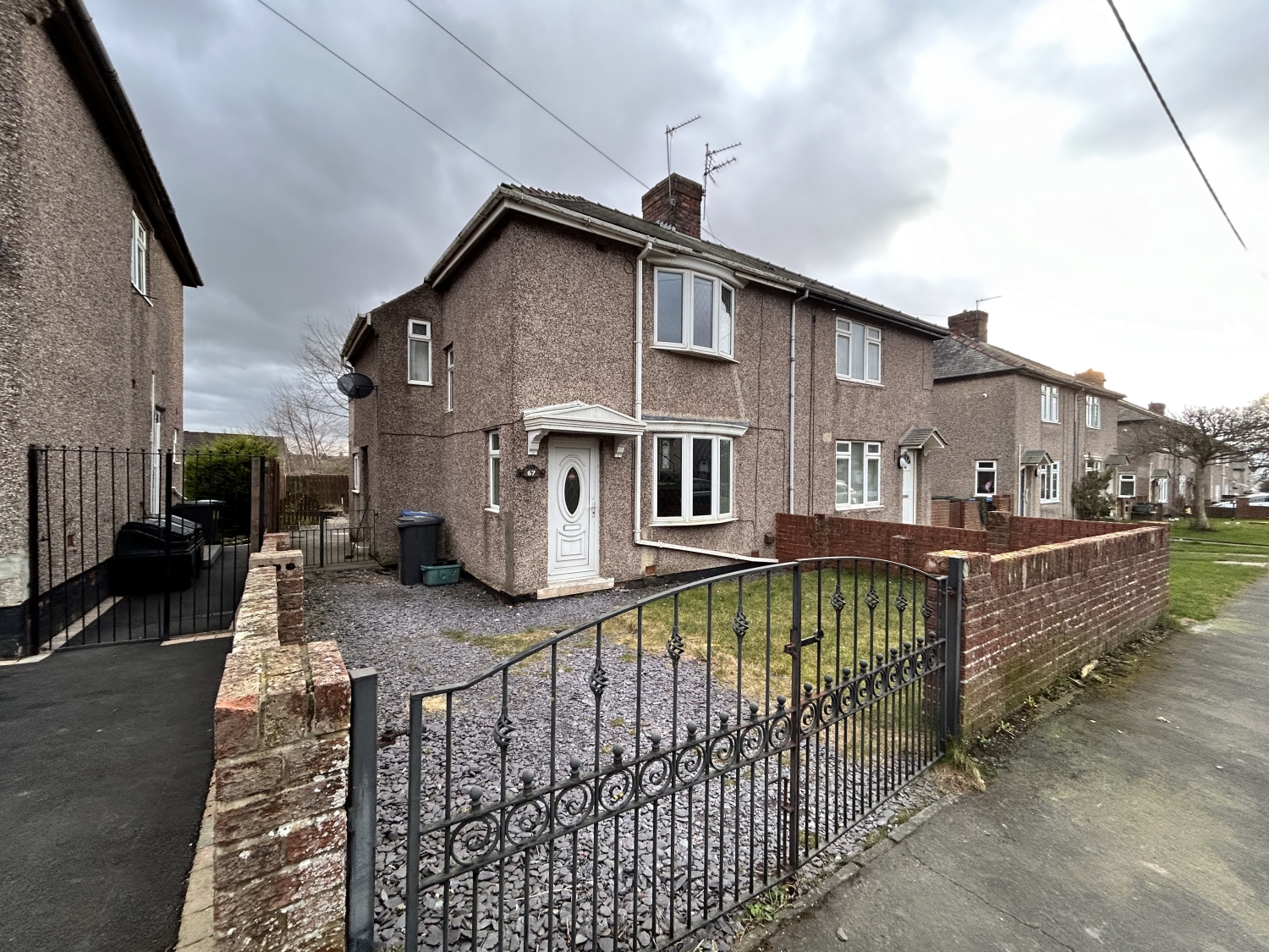 3 bedroom Semi-Detached Under Offer