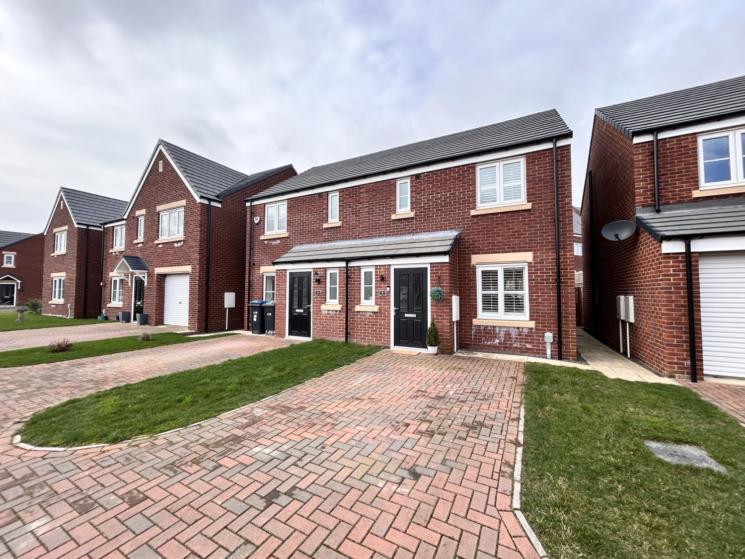 3 bedroom Semi-Detached For Sale