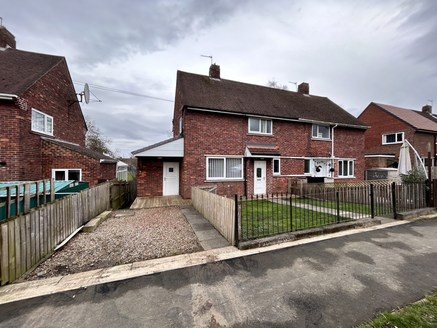 3 bedroom Semi-Detached Under Offer