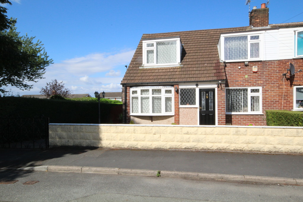 3 bedroom Semi-Detached House SSTC
